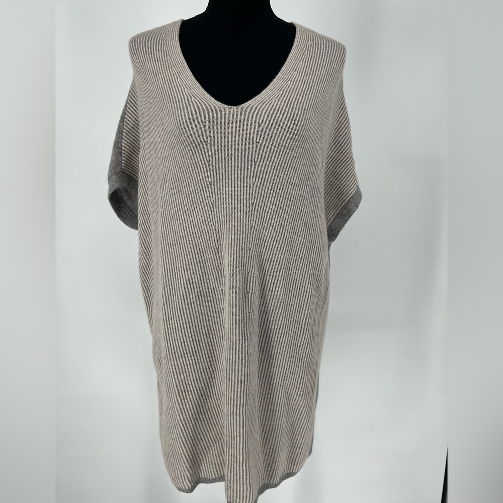 LL BEAN SIGNATURE 100% CASHMERE SWEATER , SLEEVELESS AND PERFECT TO LAYER